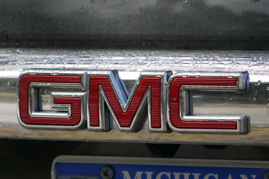  GMC Yukon Denali 2015 года  (фото 21 из 52)